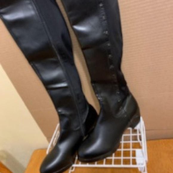 Over the knee boots with black star studs - Picture 4 of 15